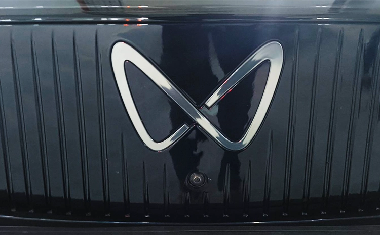 A closed-off grille