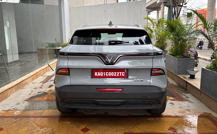 Vinfast Vf6 Back