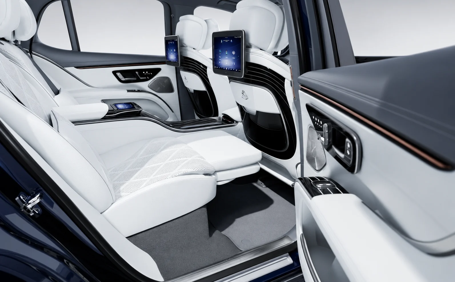 Mercedes benz maybach Premium cabin experience