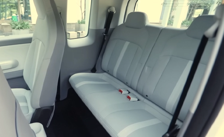 Rear-50-50-Split-seats-4