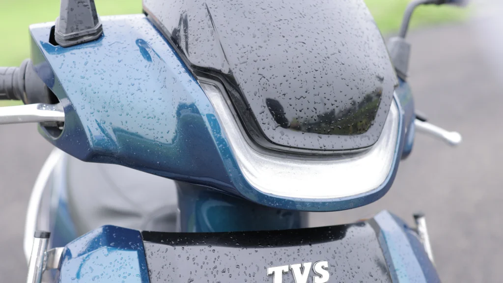 Tvs iqube st Drl