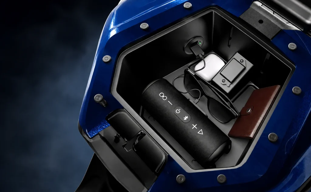 Under-Seat Storage (6 Liters)