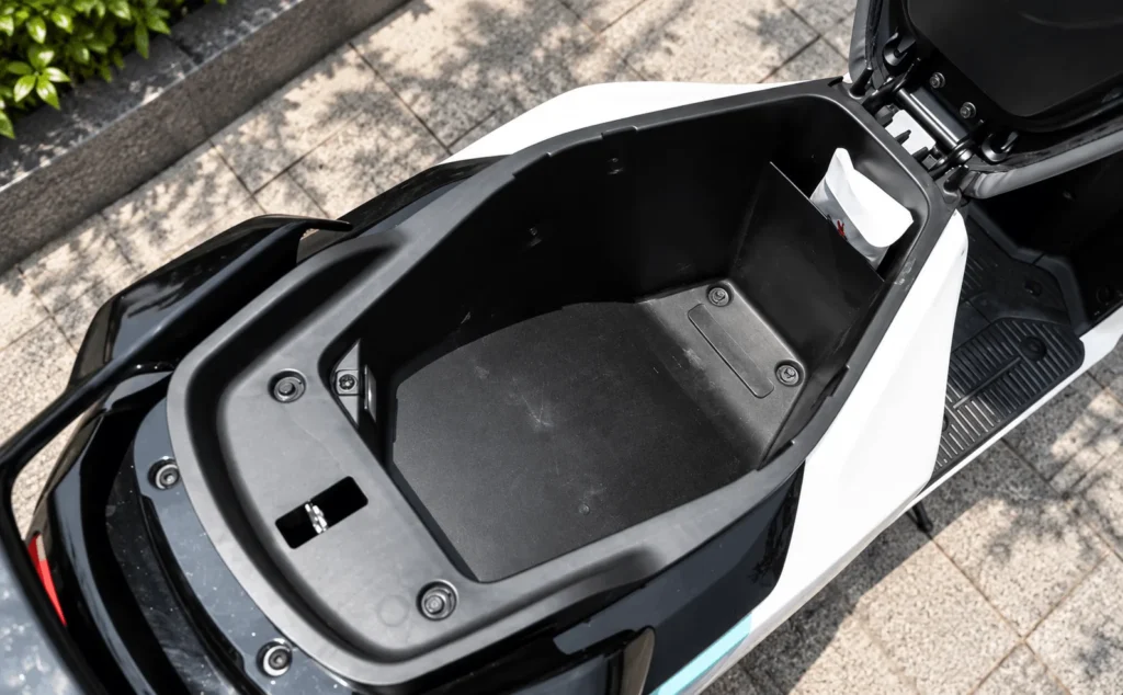 Yamaha EC-06 Bootspace