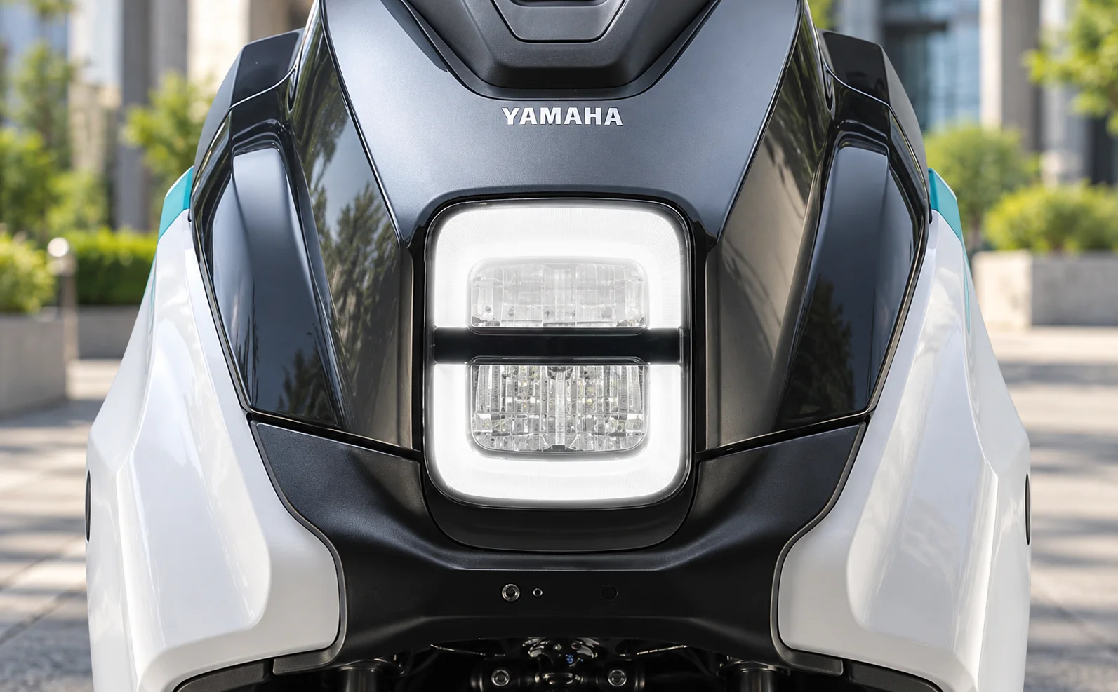 Yamaha EC-06 headlight
