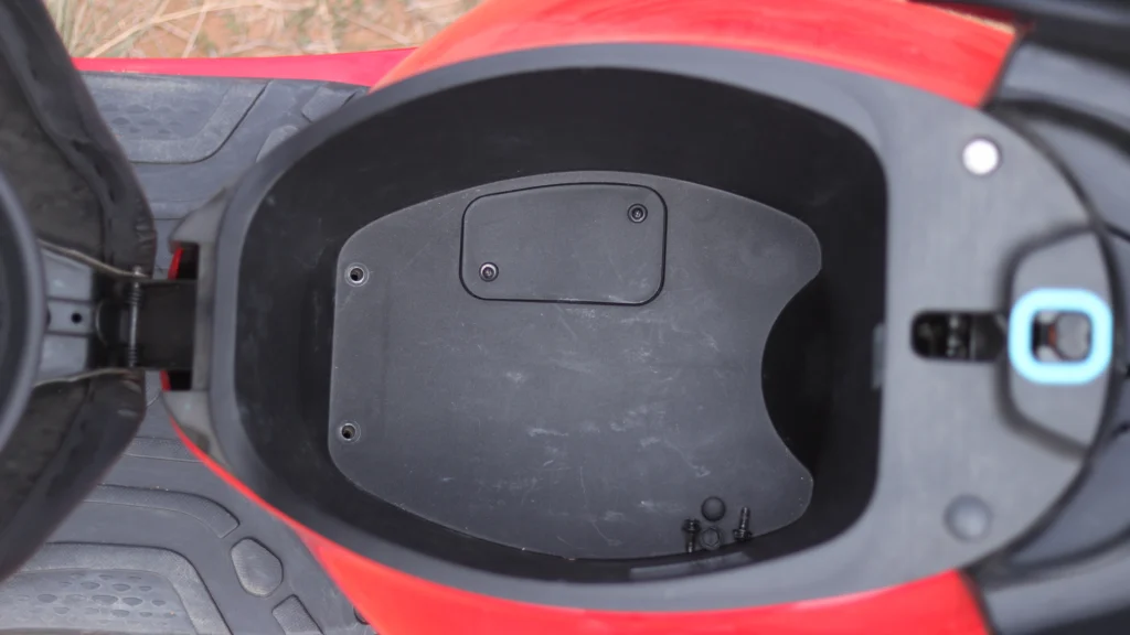 bajaj Chetak 2501 Boot space