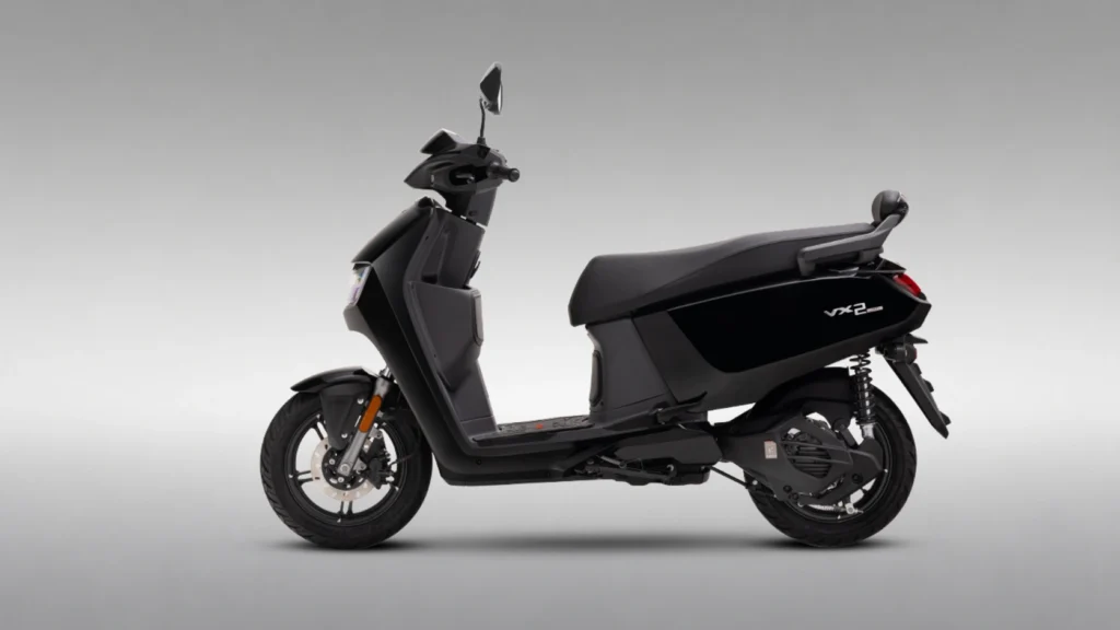 scooty-vx2-black-grey-bg