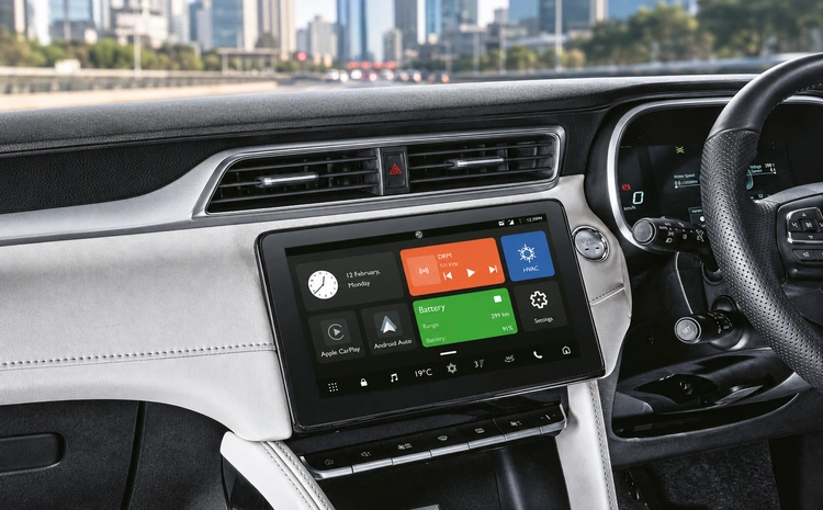 mg zs ev infotainment system