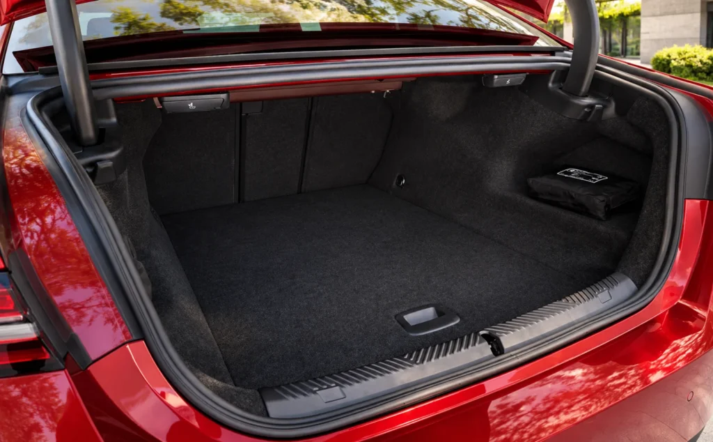 BMW i5 boot space