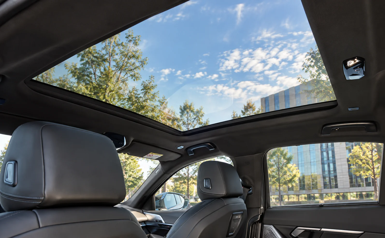 BMW i5 sunroof