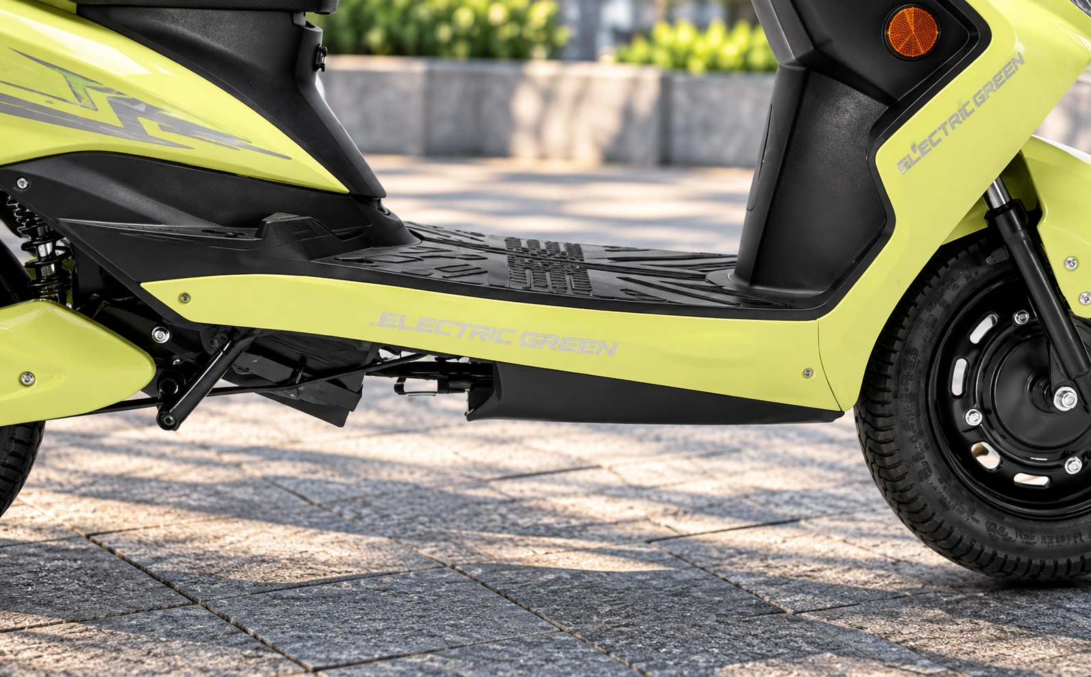 Kinetic Green E-Zulu Signature Edition footboard