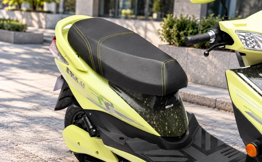 Kinetic Green E-Zulu Signature Edition seat 2
