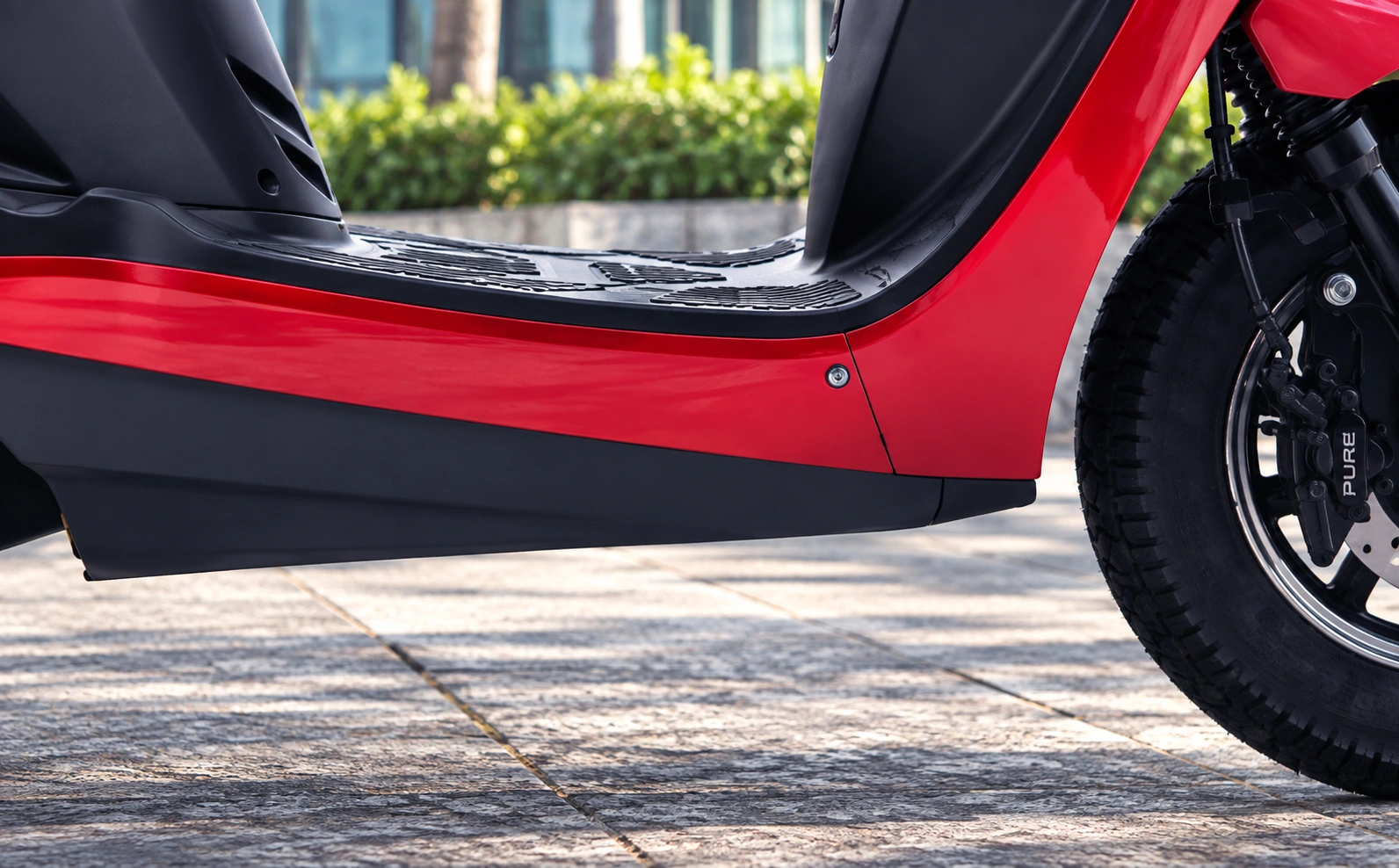 PURE EV ETrance Neo footboard